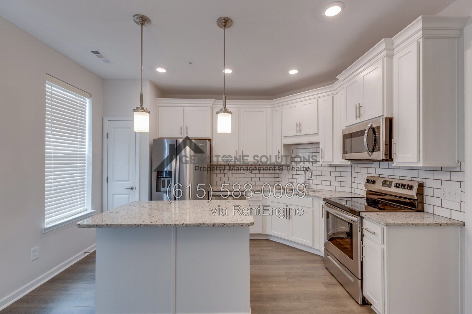 Modern Tollgate Village Townhome – 3 bedrooms, 3.5 Bathrooms in 3 Levels property image