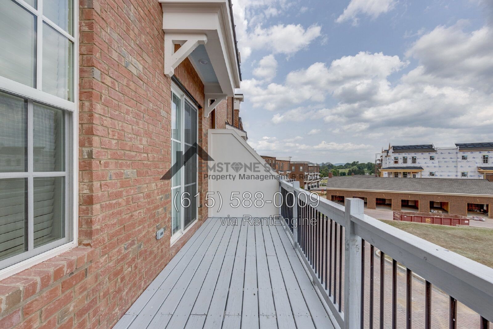 Modern Tollgate Village Townhome – 3 bedrooms, 3.5 Bathrooms in 3 Levels property image