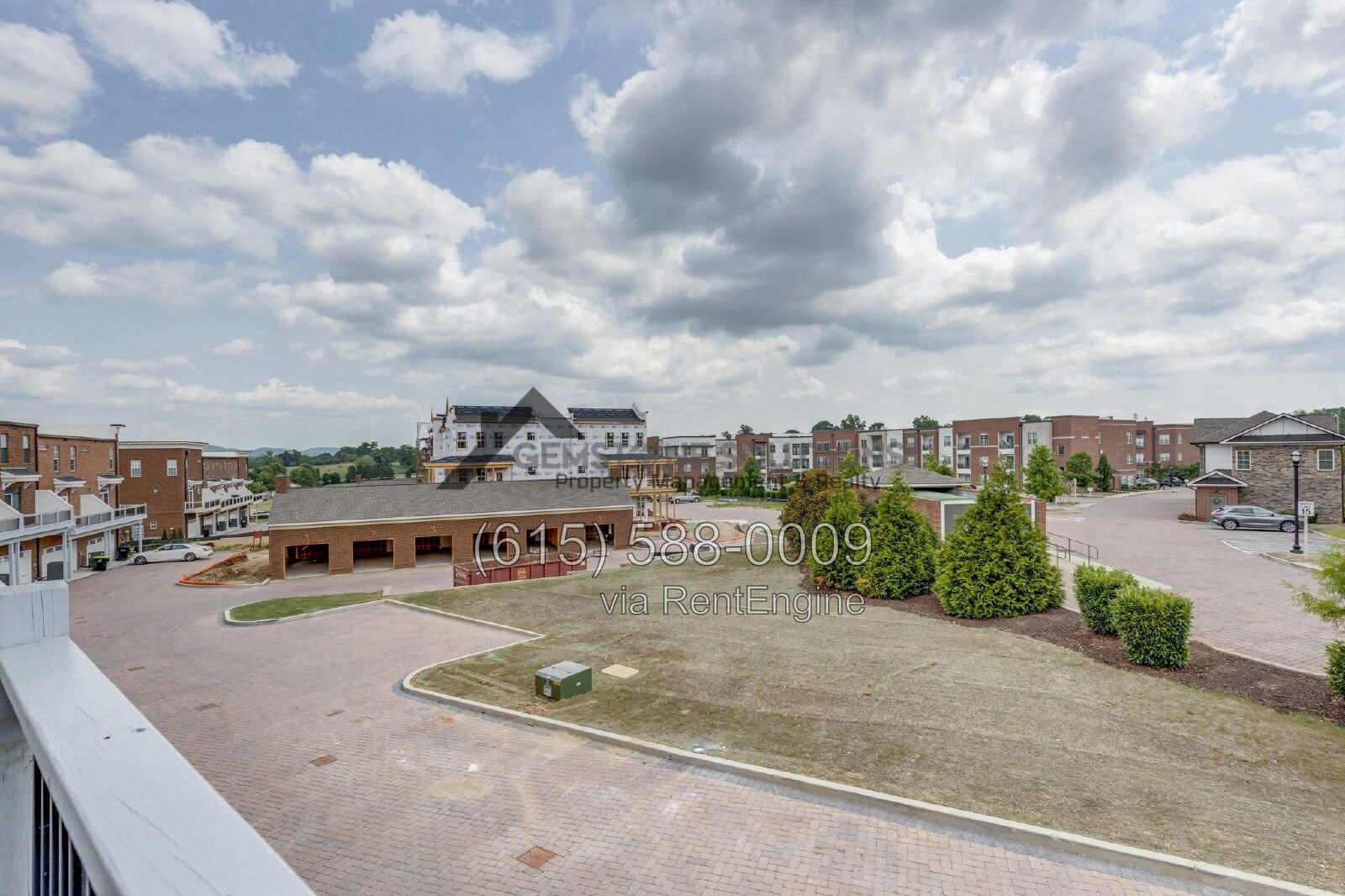 Modern Tollgate Village Townhome – 3 bedrooms, 3.5 Bathrooms in 3 Levels property image