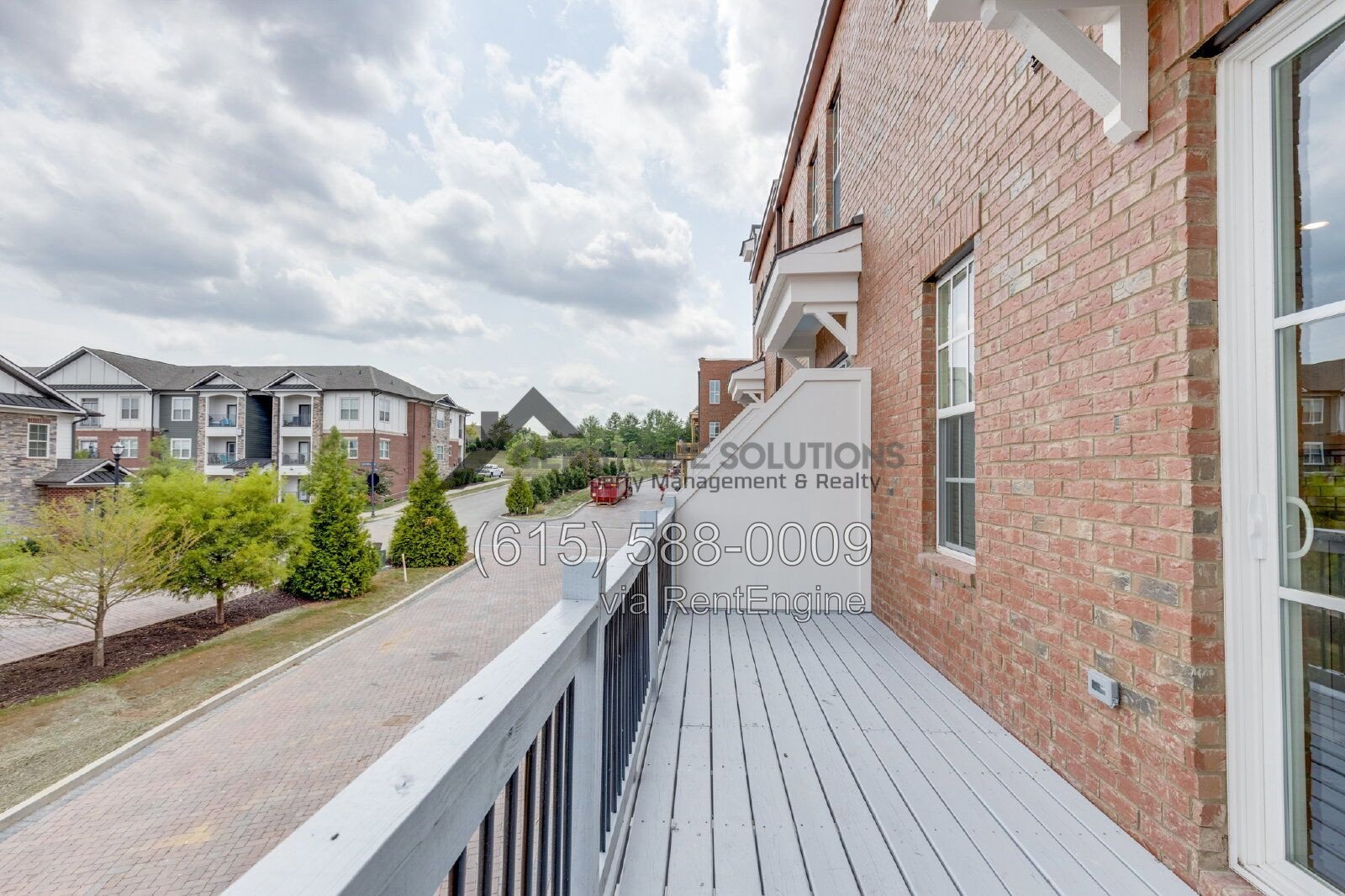 Modern Tollgate Village Townhome – 3 bedrooms, 3.5 Bathrooms in 3 Levels property image