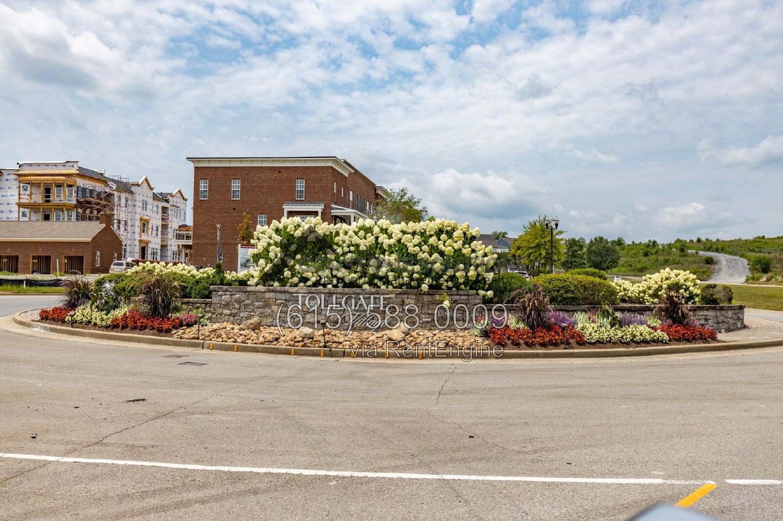Modern Tollgate Village Townhome – 3 bedrooms, 3.5 Bathrooms in 3 Levels property image