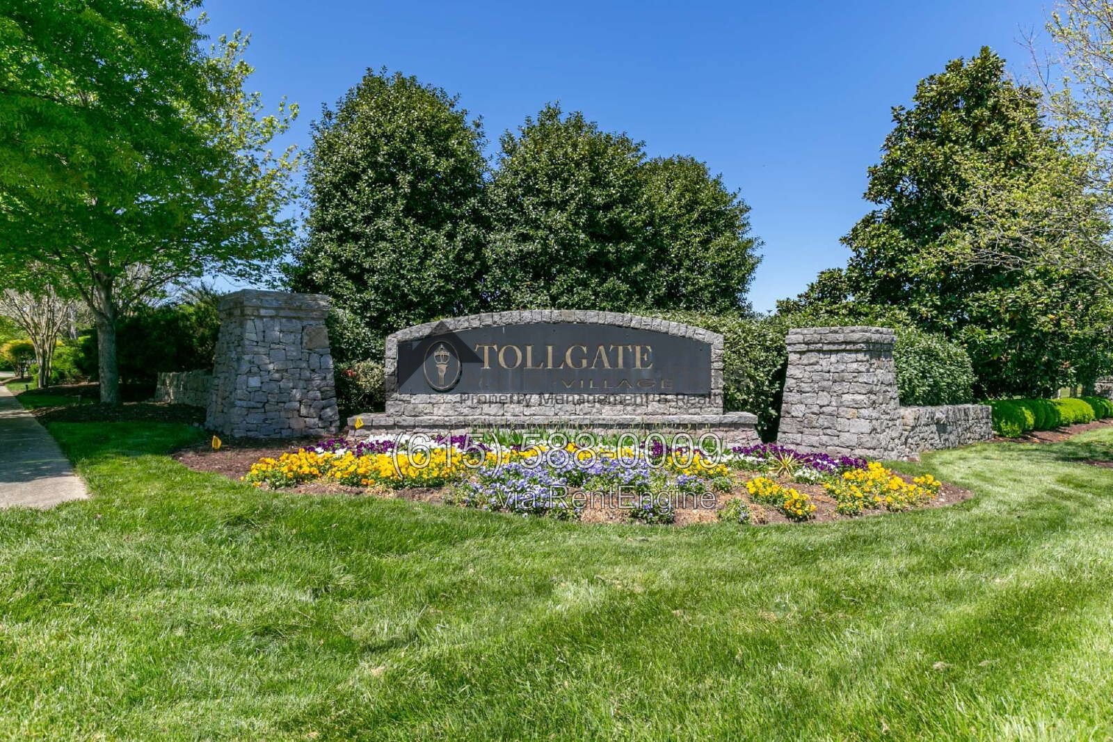 Modern Tollgate Village Townhome – 3 bedrooms, 3.5 Bathrooms in 3 Levels property image