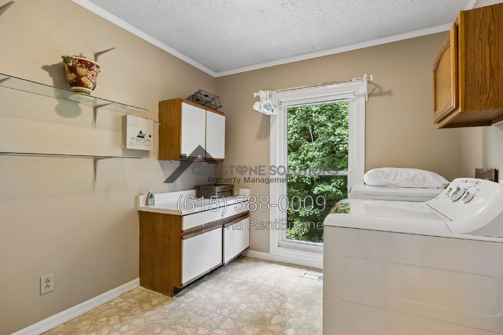 Spacious 4-Bedroom 3.5 bathroom Home with Private Mother-in-Law Suite! in Goodlettsville property image