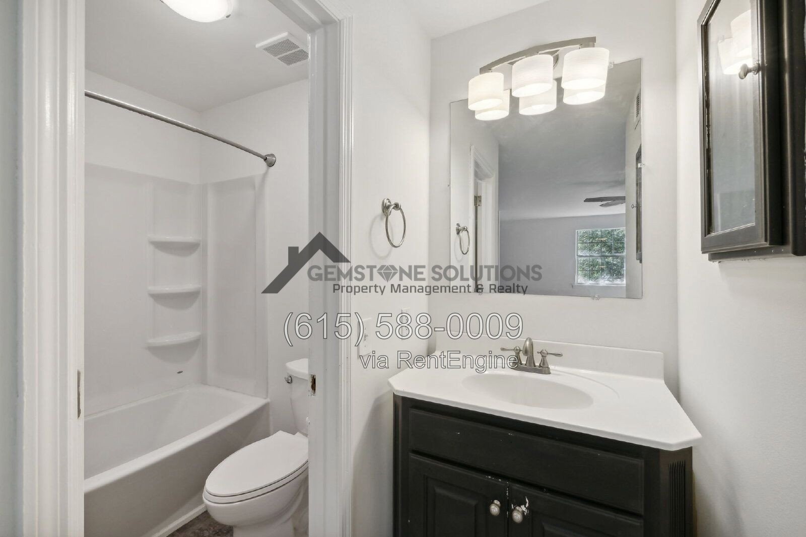 Charming 1 bed 1.5 bath at Laurelwood property image